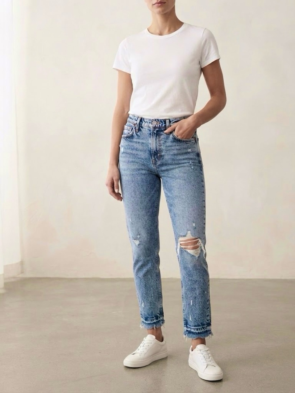 Abercrombie & Fitch The Mom High Rise Distressed Jeans Size 14 / 32 Long L